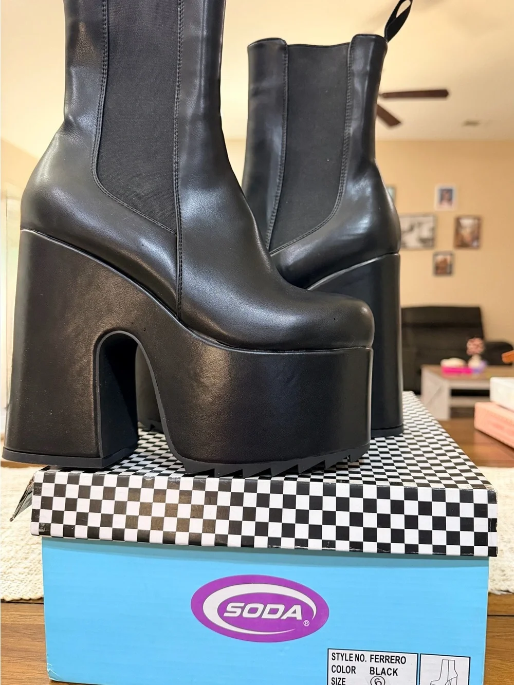 Lamoda Black Chunky Platform Chelsea Boots Women's Size 6 Skull Lining
